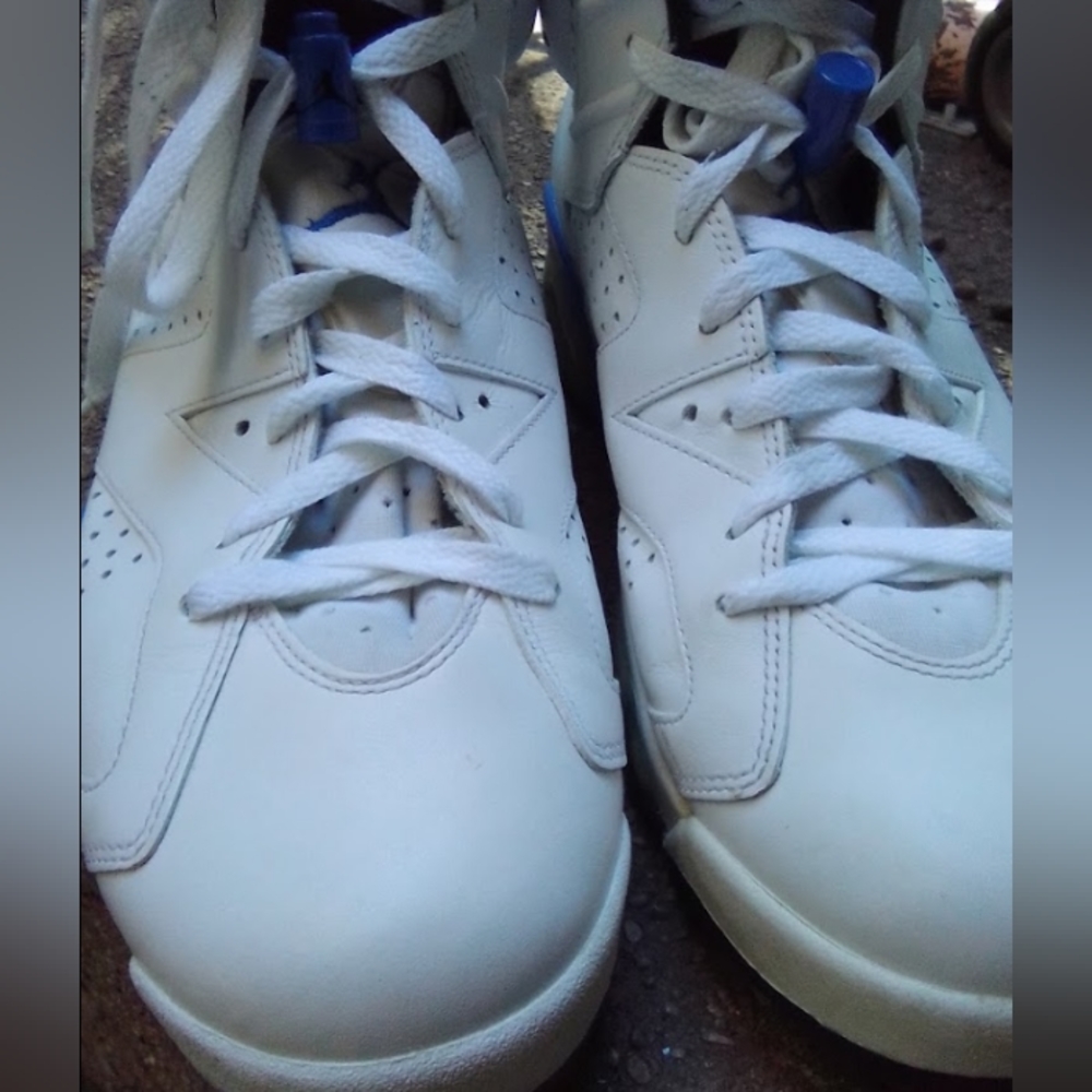 Nikes - Picture 3 of 6